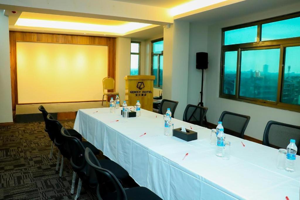 Gemsy Hotel Rangoon Eksteriør billede